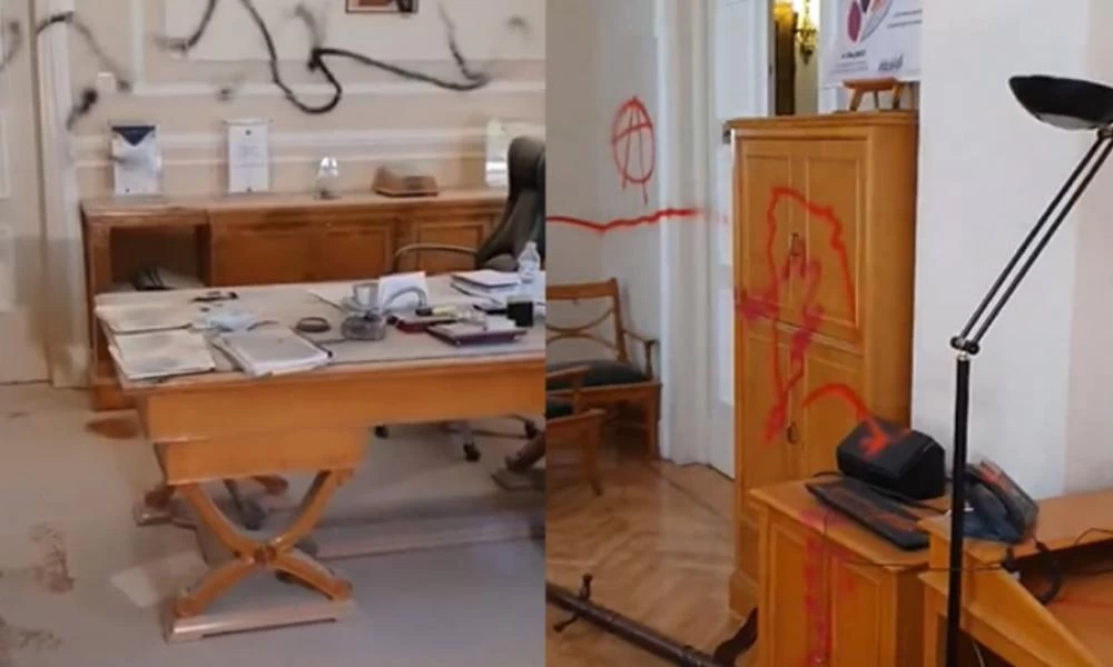 15 κουκουλοφόροι βανδάλισαν την πρυτανεία της ΑΣΟΕΕ -Άρπαξαν τον Πρύτανη από τον λαιμό (βίντεο)